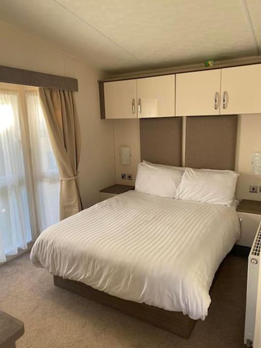 2 Bed, 2 Bath Lodge Style Caravan With Hot Tub & Private Garden At Patrington Haven Leisure Park Dış mekan fotoğraf