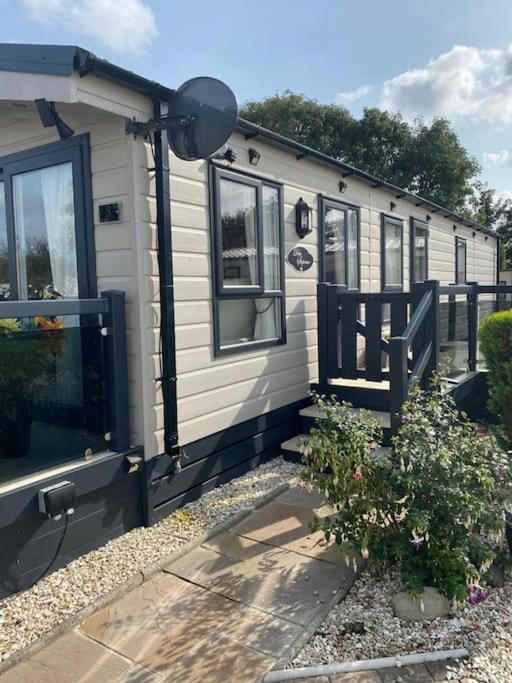 2 Bed, 2 Bath Lodge Style Caravan With Hot Tub & Private Garden At Patrington Haven Leisure Park Dış mekan fotoğraf