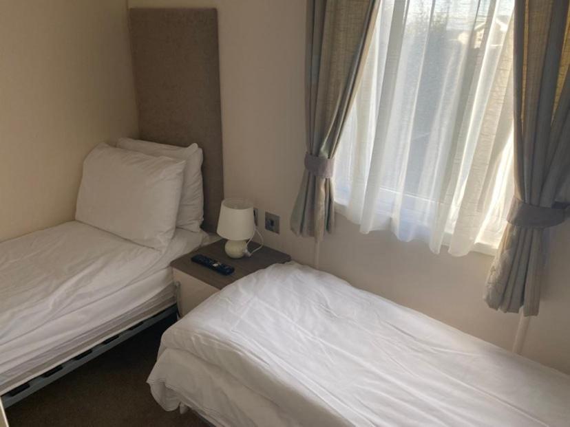 2 Bed, 2 Bath Lodge Style Caravan With Hot Tub & Private Garden At Patrington Haven Leisure Park Dış mekan fotoğraf