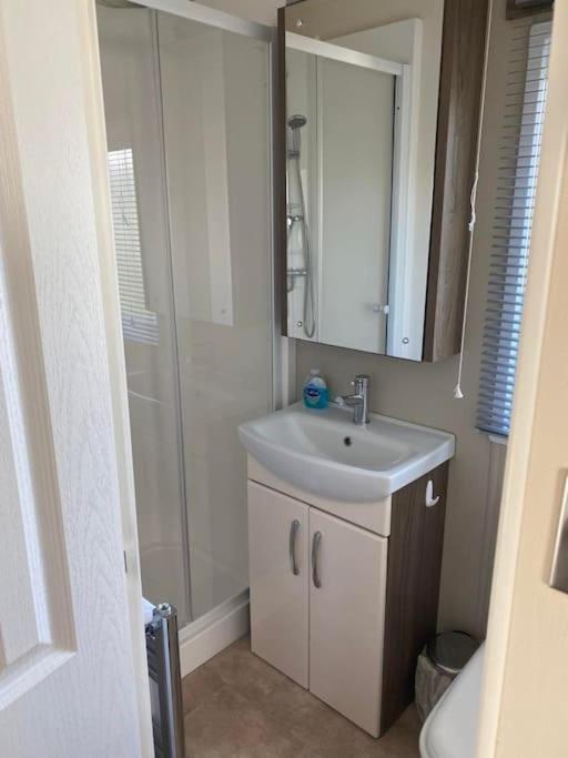2 Bed, 2 Bath Lodge Style Caravan With Hot Tub & Private Garden At Patrington Haven Leisure Park Dış mekan fotoğraf