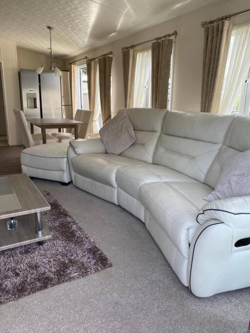 2 Bed, 2 Bath Lodge Style Caravan With Hot Tub & Private Garden At Patrington Haven Leisure Park Dış mekan fotoğraf